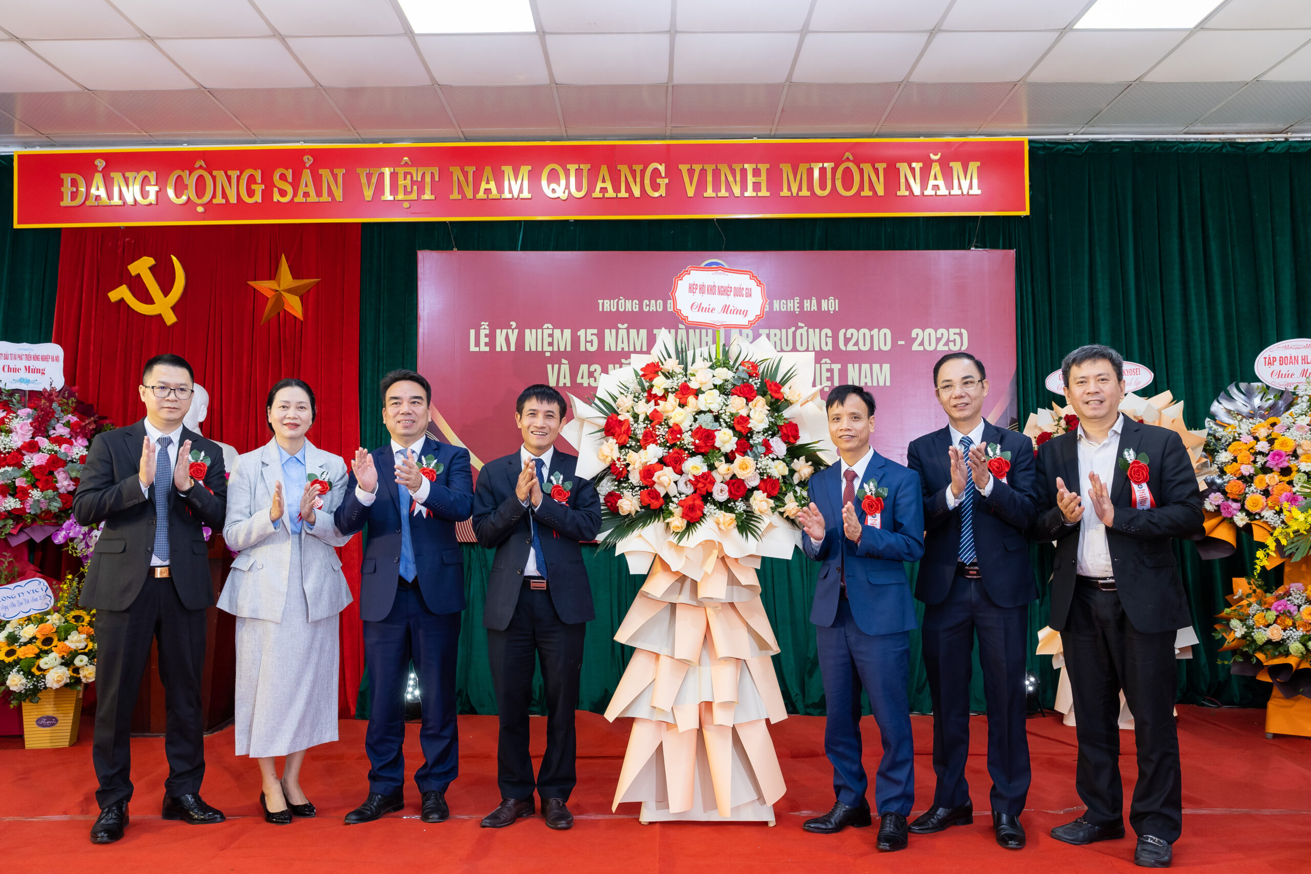 LỄ KỶ NIỆM 15 NĂM THÀNH LẬP TRƯỜNG CAO ĐẲNG KINH TẾ CÔNG NGHỆ HÀ NỘI (2010–2025) & 43 NĂM NGÀY NHÀ GIÁO VIỆT NAM 20/11